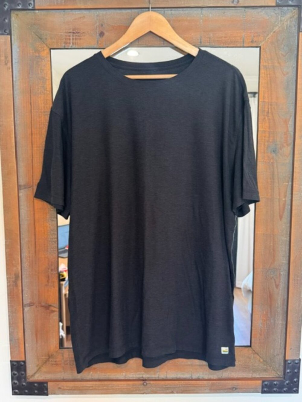 Vuori Strato Tech Tee (XXL) - Charcoal Gray